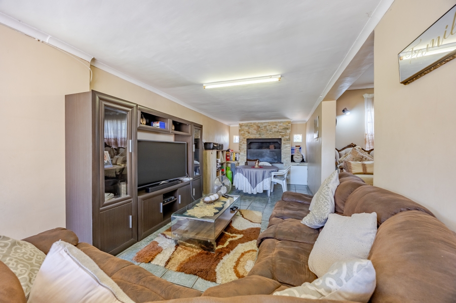 5 Bedroom Property for Sale in Bothasig Western Cape
